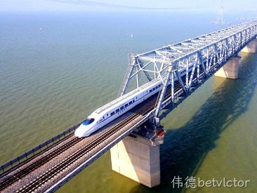 2020.1      “伟德betvlctor大米”号高铁动车于南昌西站首发
